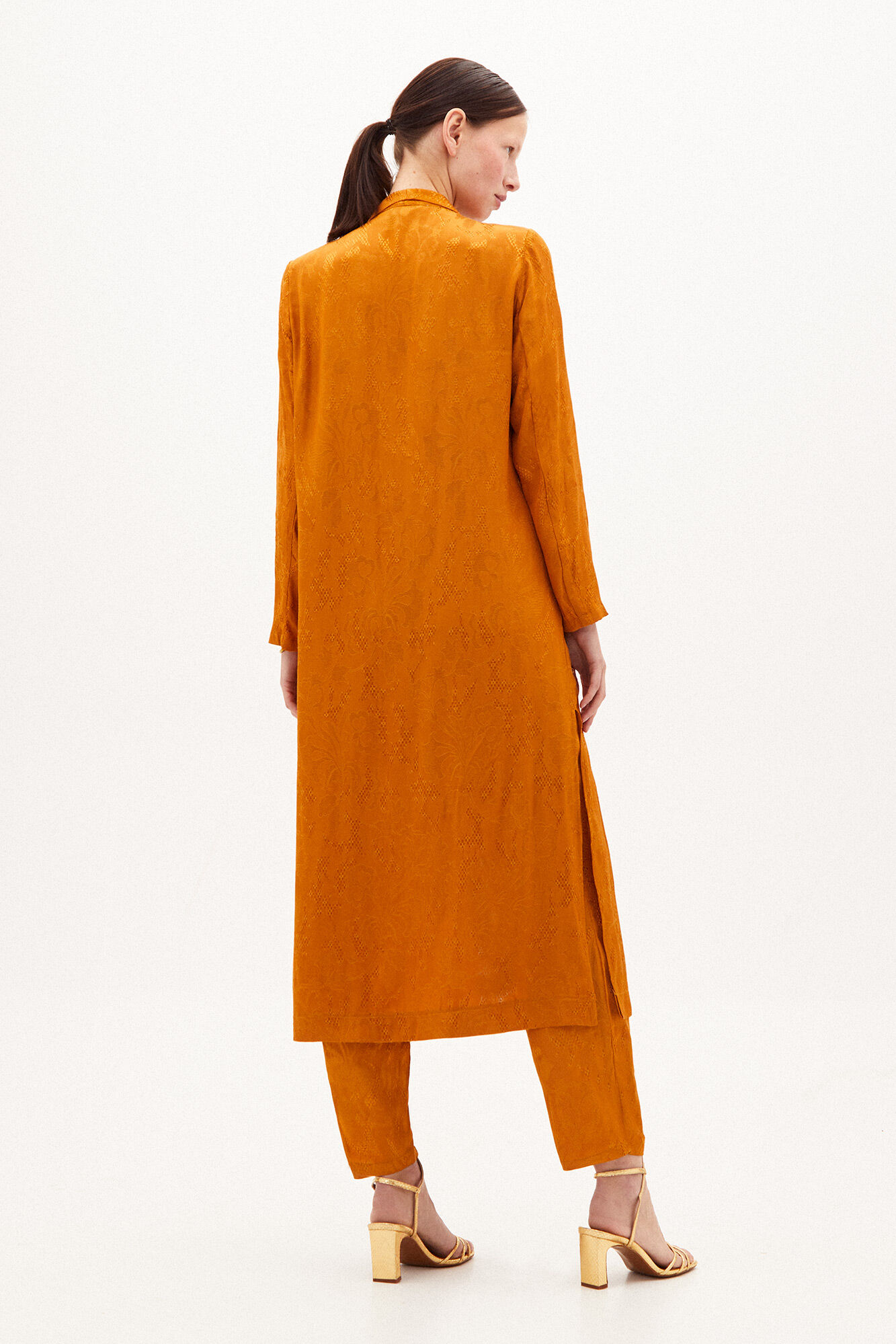 Quimono longo Celina em jacquard - Marrom