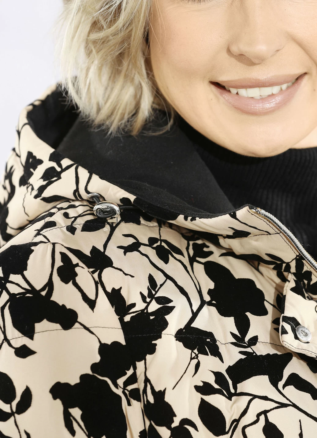 Jacke mit dekorativem Dessin