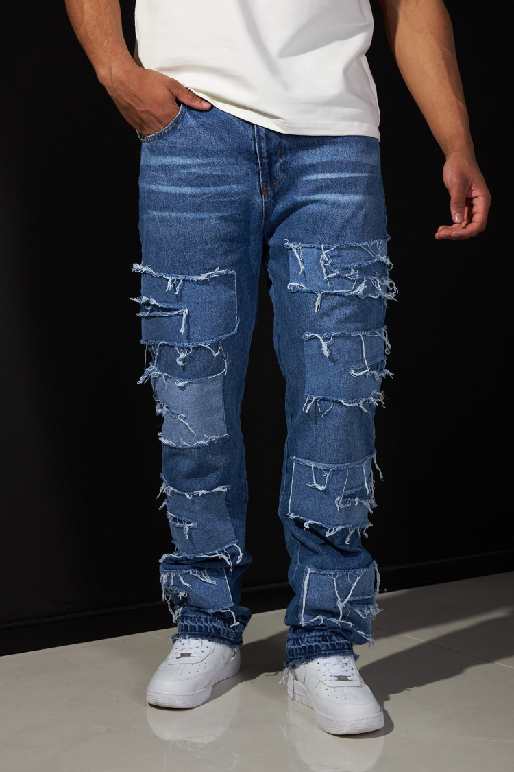 Jean bleu à empiècement sur les cuisses déchiré