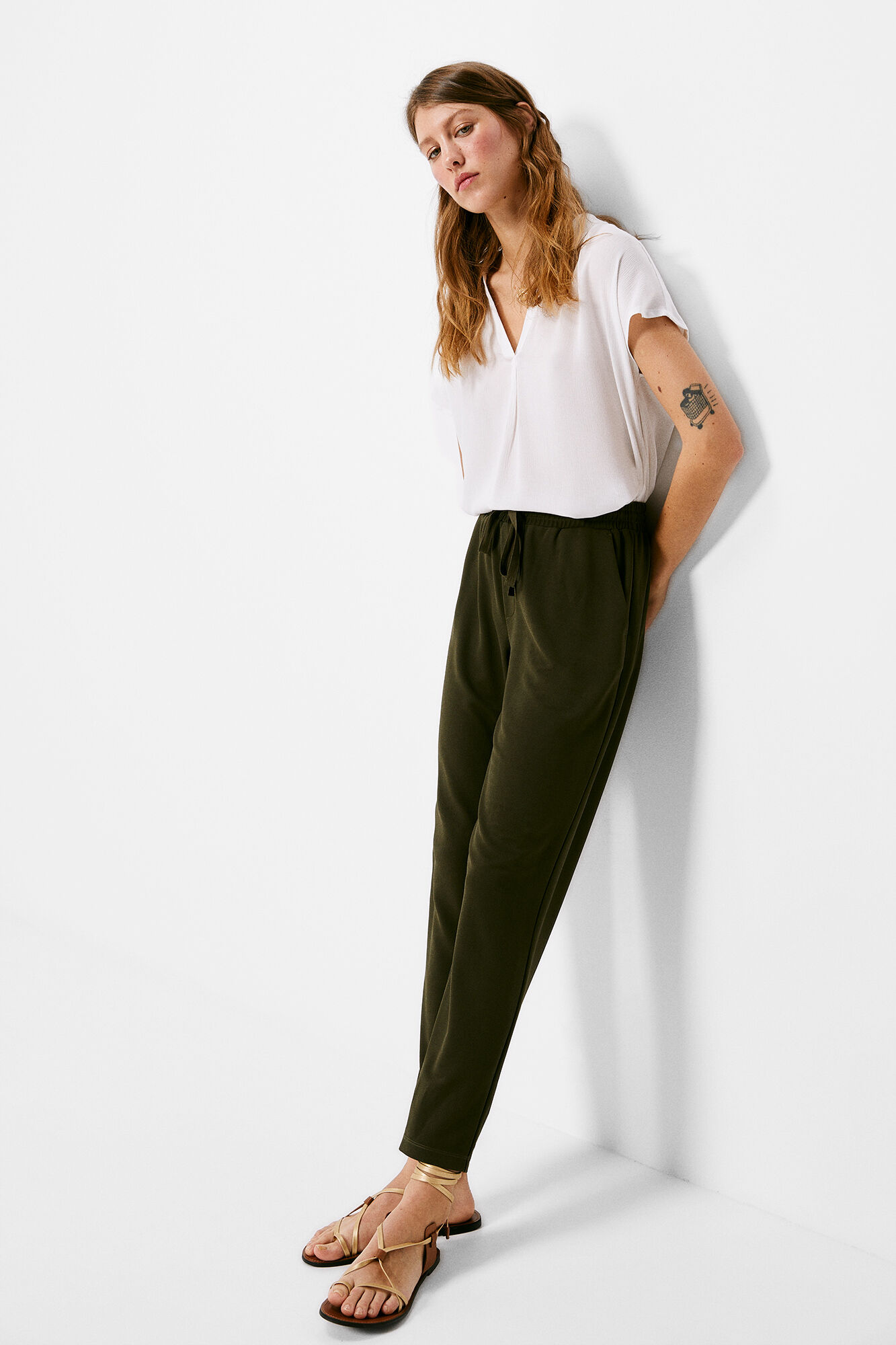 Calça Jogger - Estampa em Fundo Branco