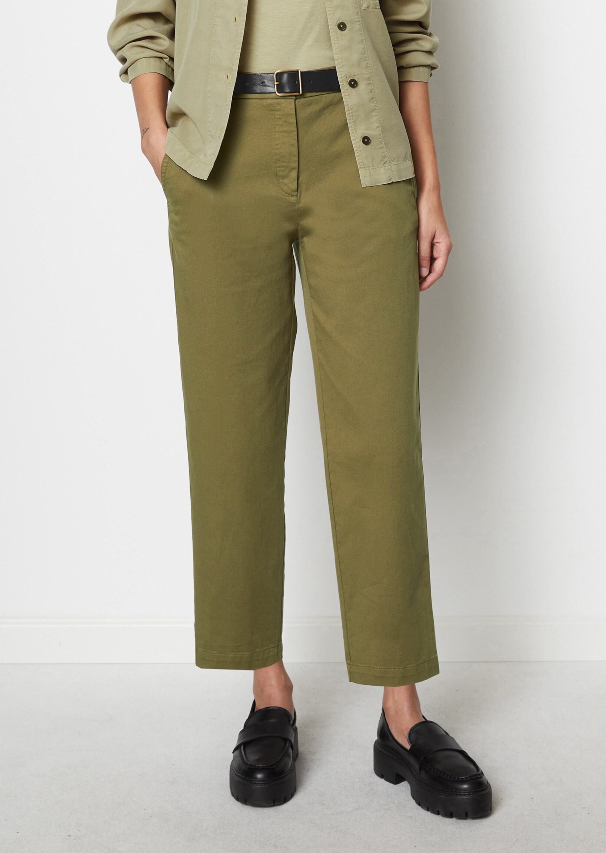Chino Modell KALNI tapered aus Bio-Baumwoll-Stretch