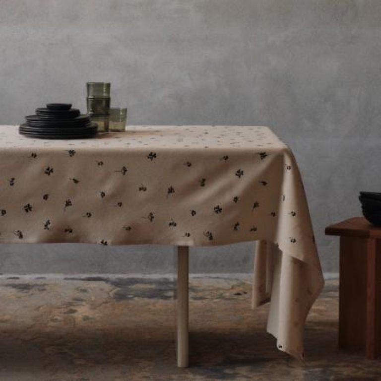 Ferm Living Baies tafelkleed 240x150 Naturel/Dark Chocolate