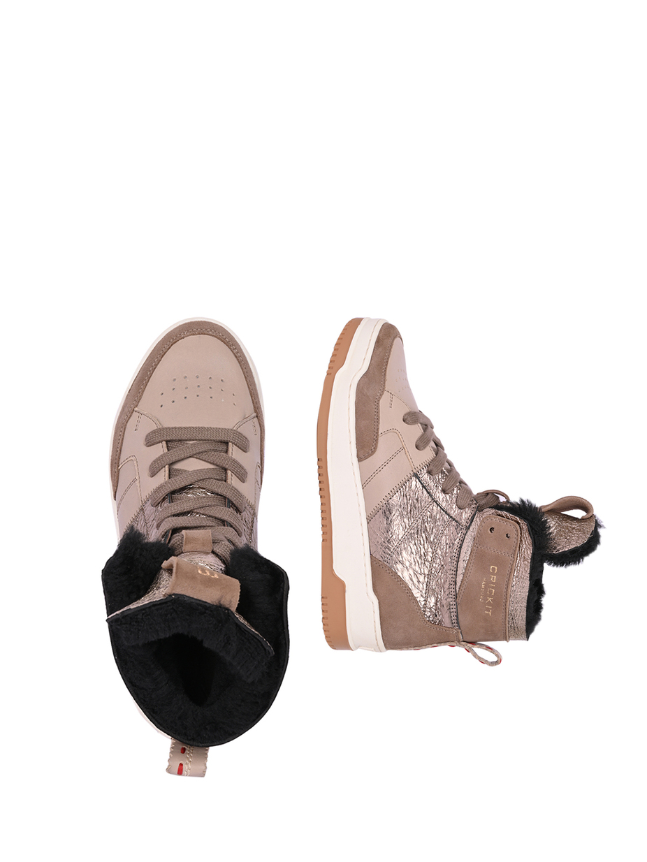 SNEAKER NAILA