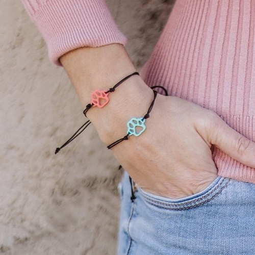 Pulseira Seron com estampa de pata de cachorro lilás