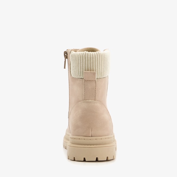 Blue Box gevoerde meisjes veterboots