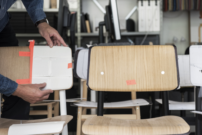 Muuto Loft barkruk 65cm zwart/eiken