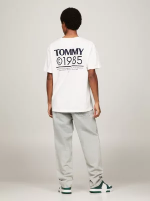Camiseta com logo nas costas da coleção de 1985