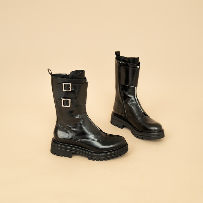Boots à fermetures frontales et boucles latérales  en cuir noir