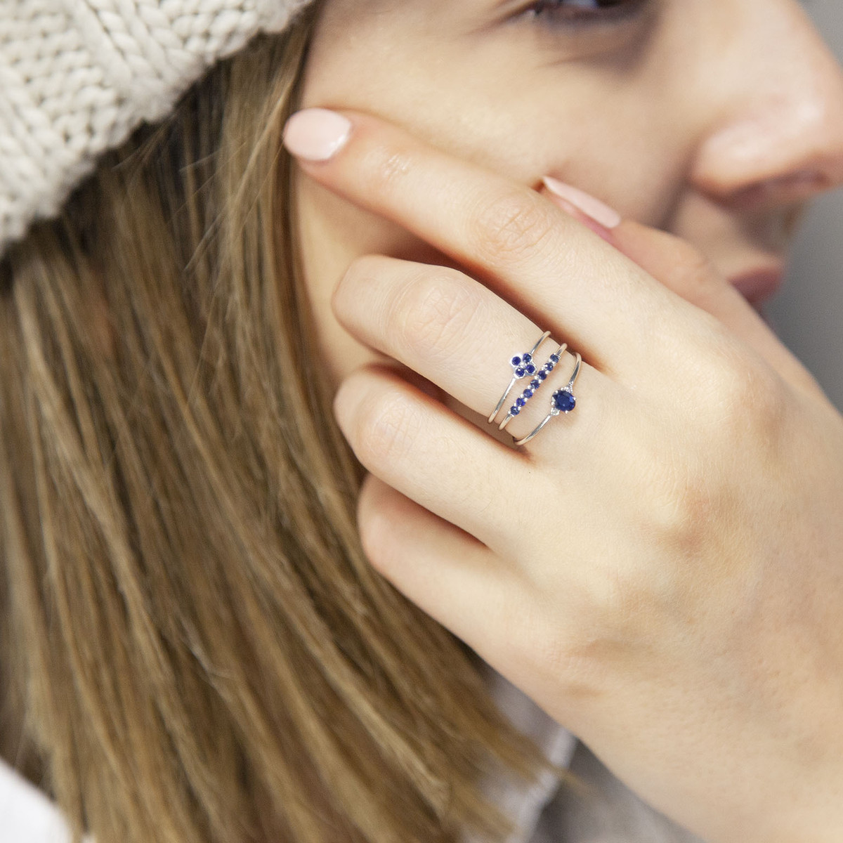 Bague or blanc 375 saphir ovale et diamants