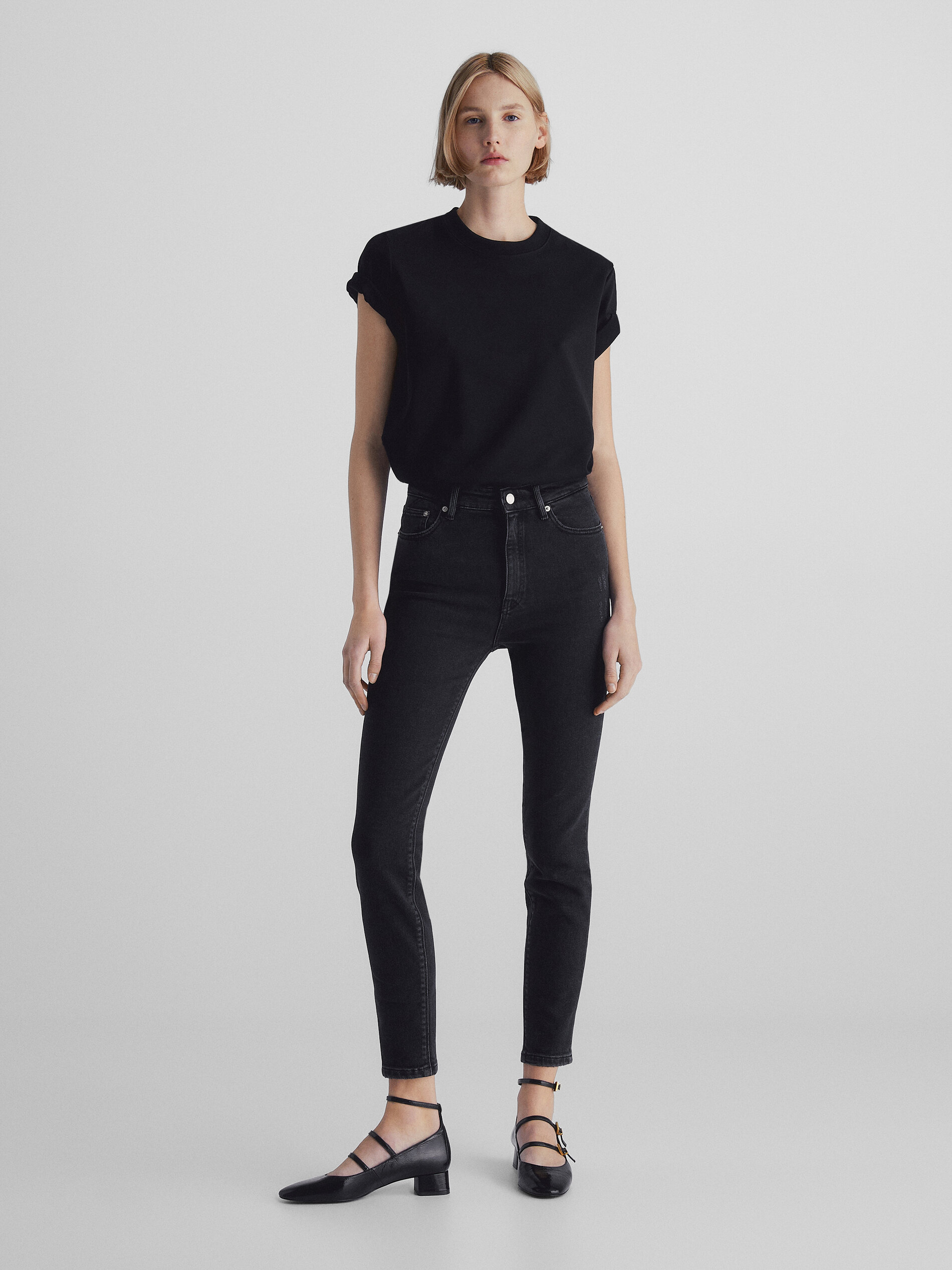 Calça vaqueira skinny de cintura alta - PRETA