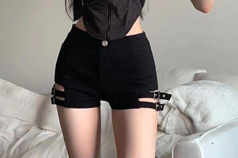 Coline - Hoge taille, gespvormige, gewassen denim hotpants