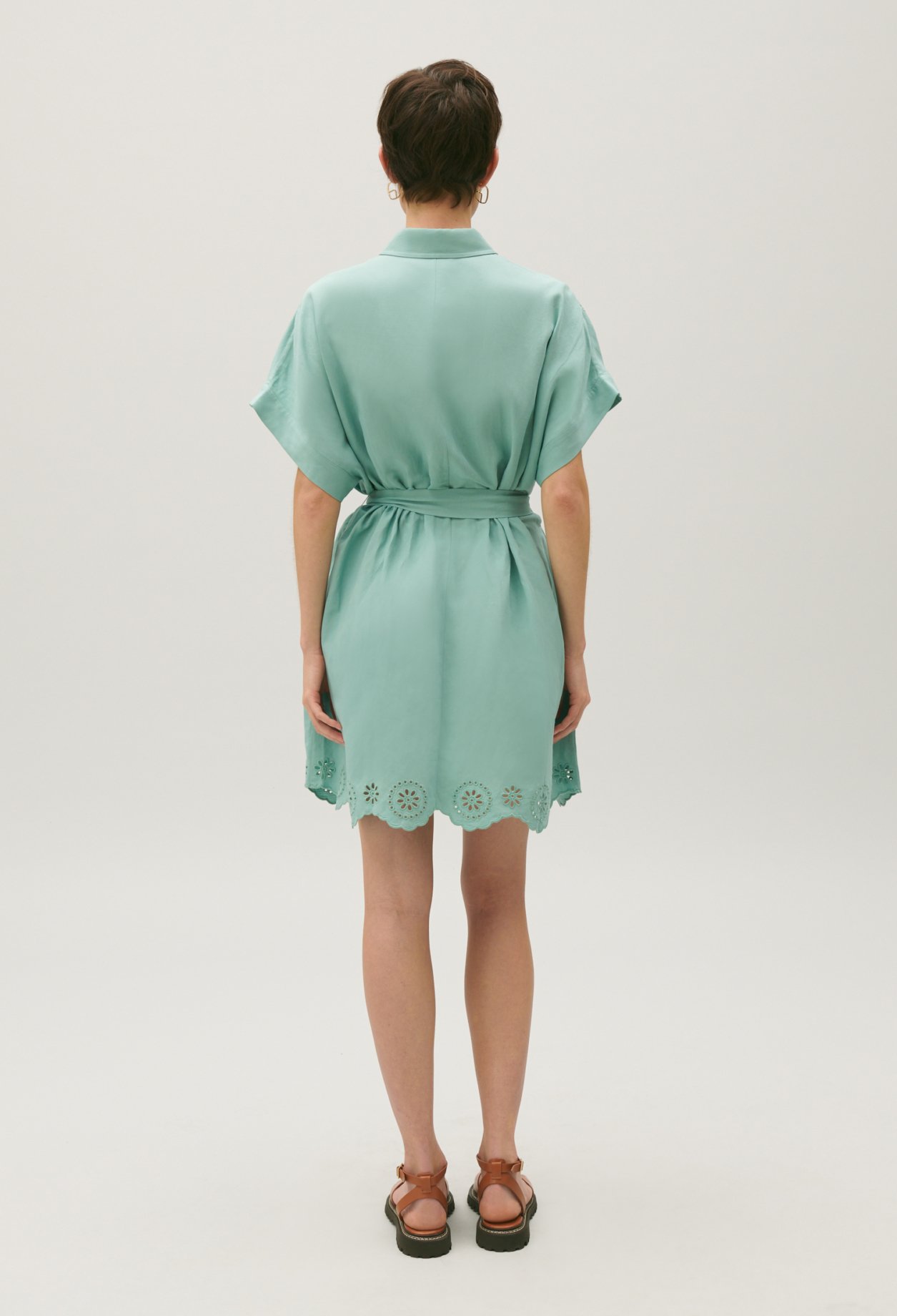 Robe chemise courte broderie anglaise