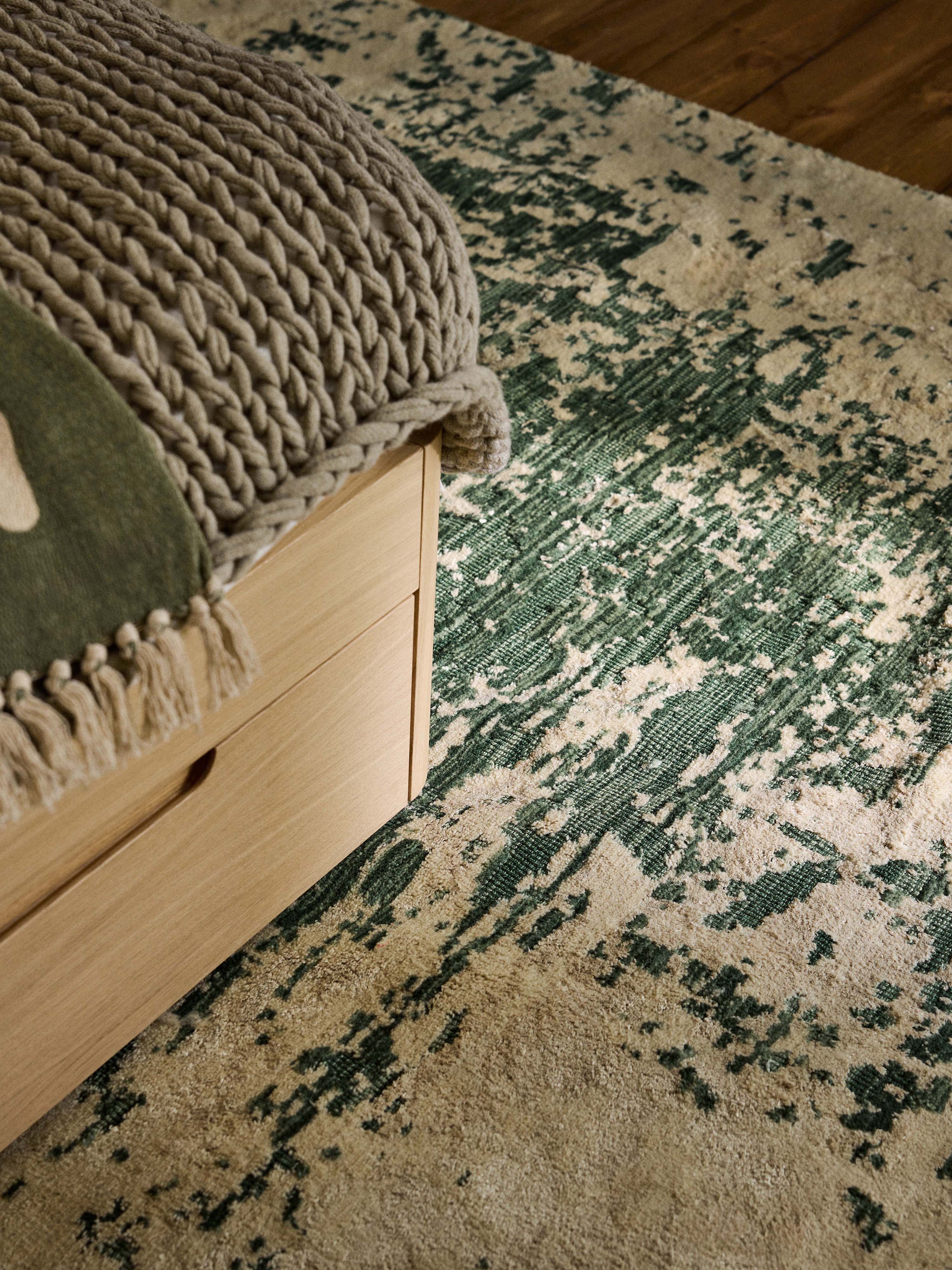 Handgeweven wollen vloerkleed Cynthia met abstract patroon