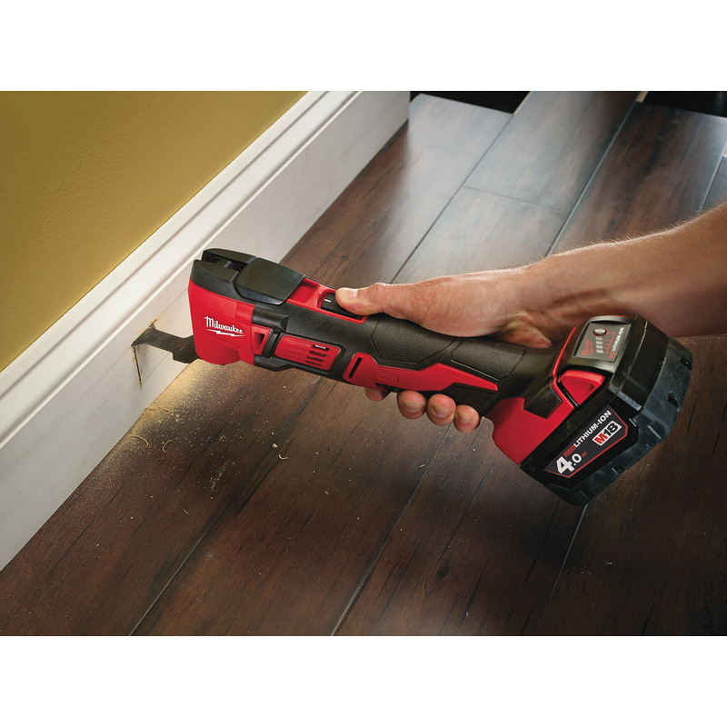 Milwaukee M18 BMT-421C compactmultitool 18V Li-ion 4,0Ah / 2,0Ah accu