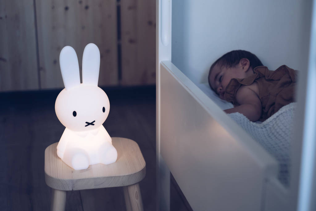 Ontzettend schattige & handige lampNijntje First Light lamp