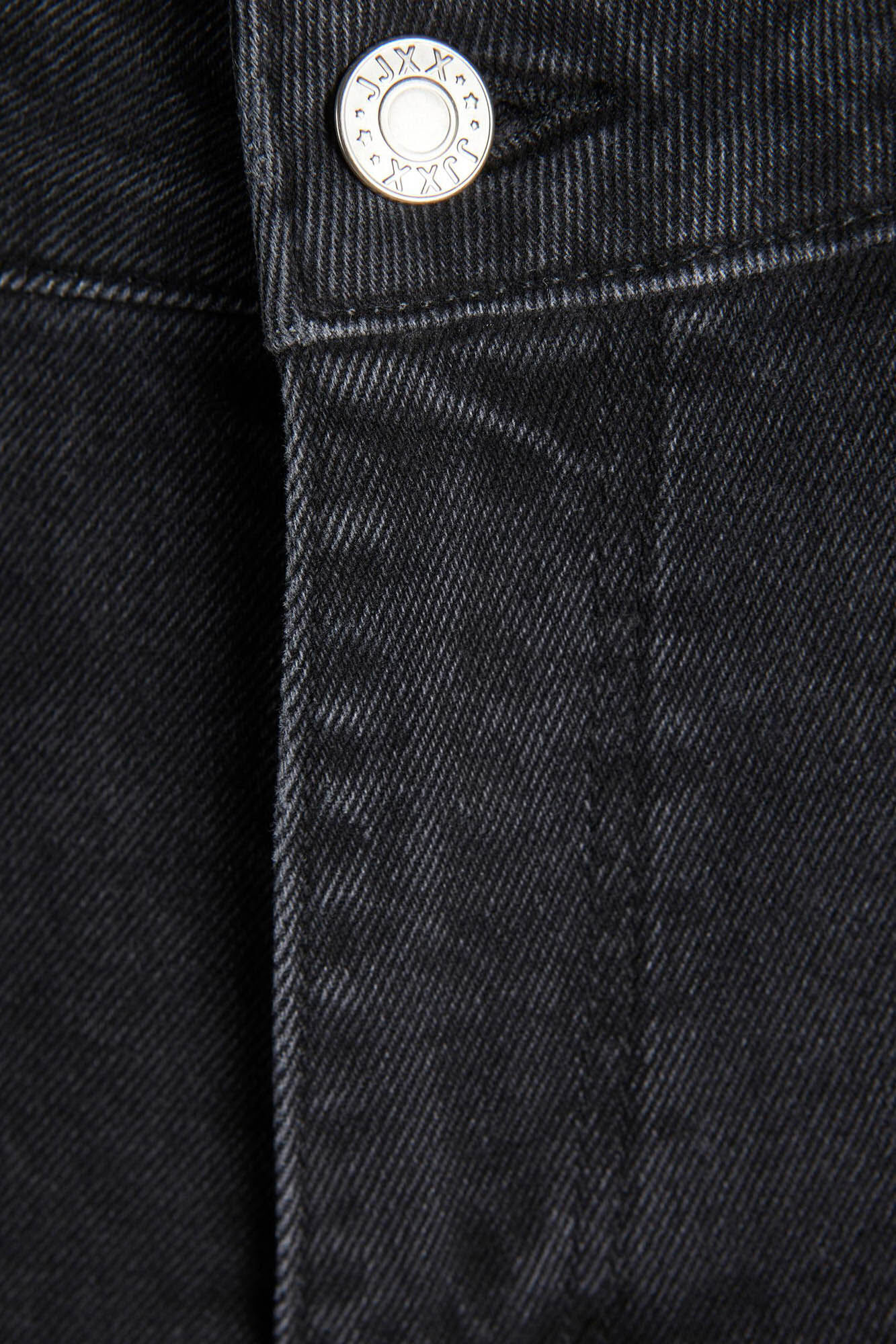 calça jeans preta boca de sino