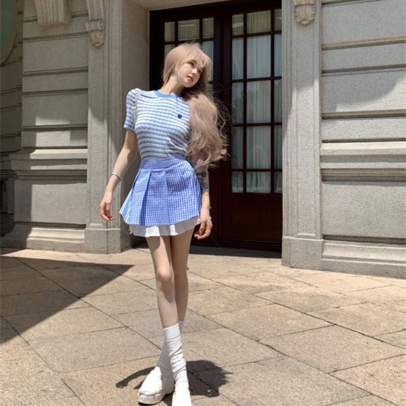 NENE - Gestreepte crop top met korte mouwen en ronde hals / Geruite mini-A-lijn rok