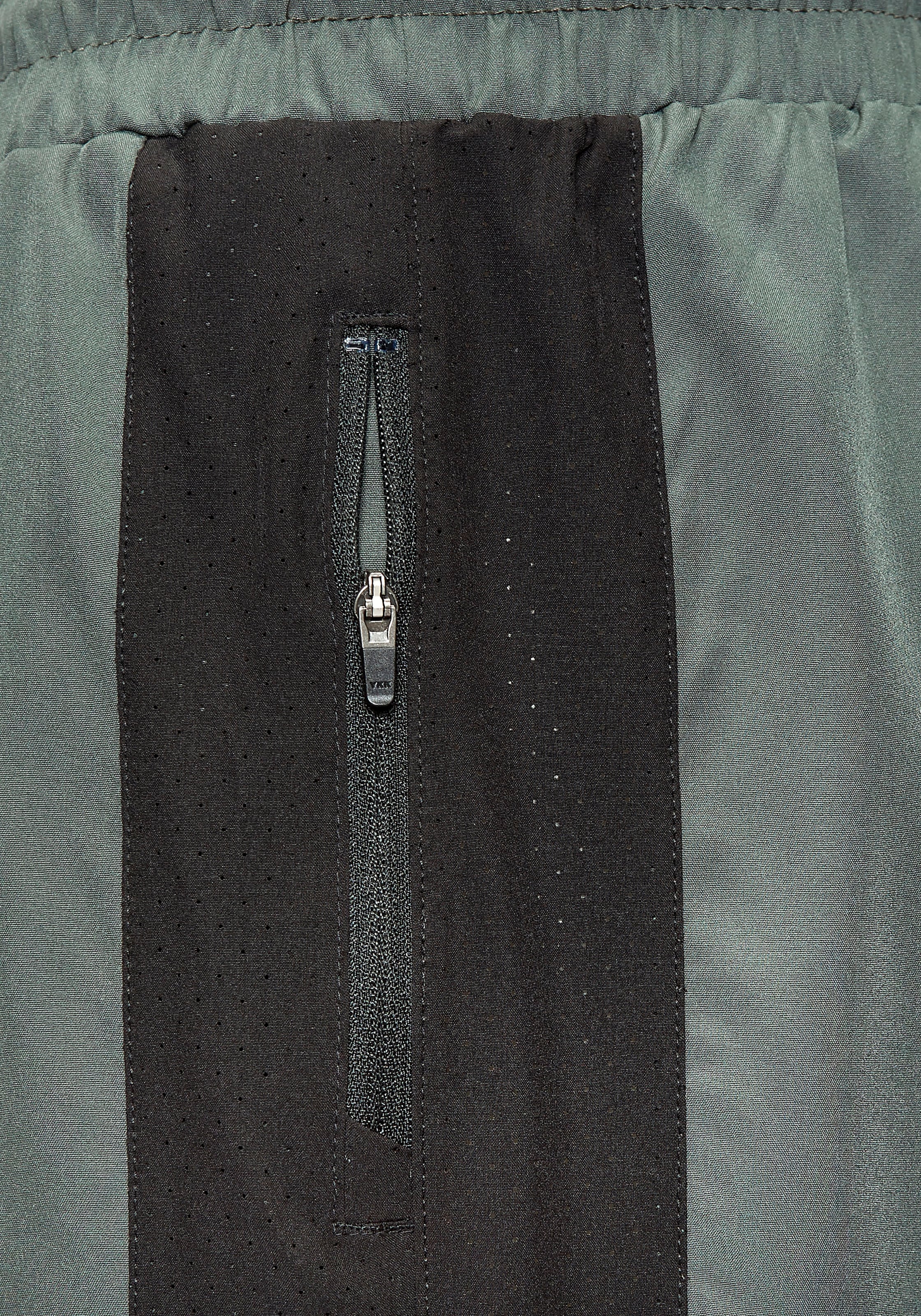 le jogger® Shorts  mit seitliche Mesheinsatz und Reissverschlusstaschen