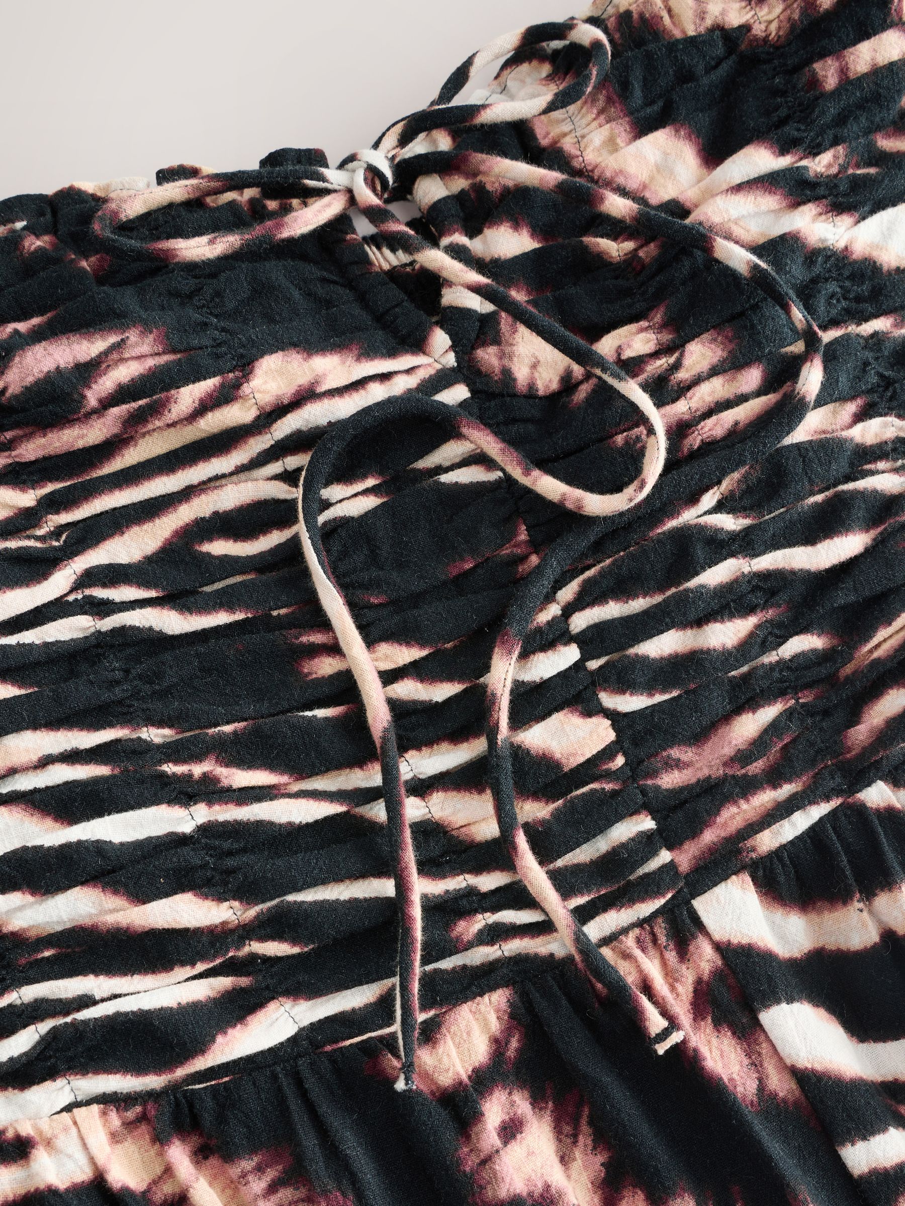 Zwart/dierenprint - Wijduitlopende jumpsuit met halternek van 100% katoen
