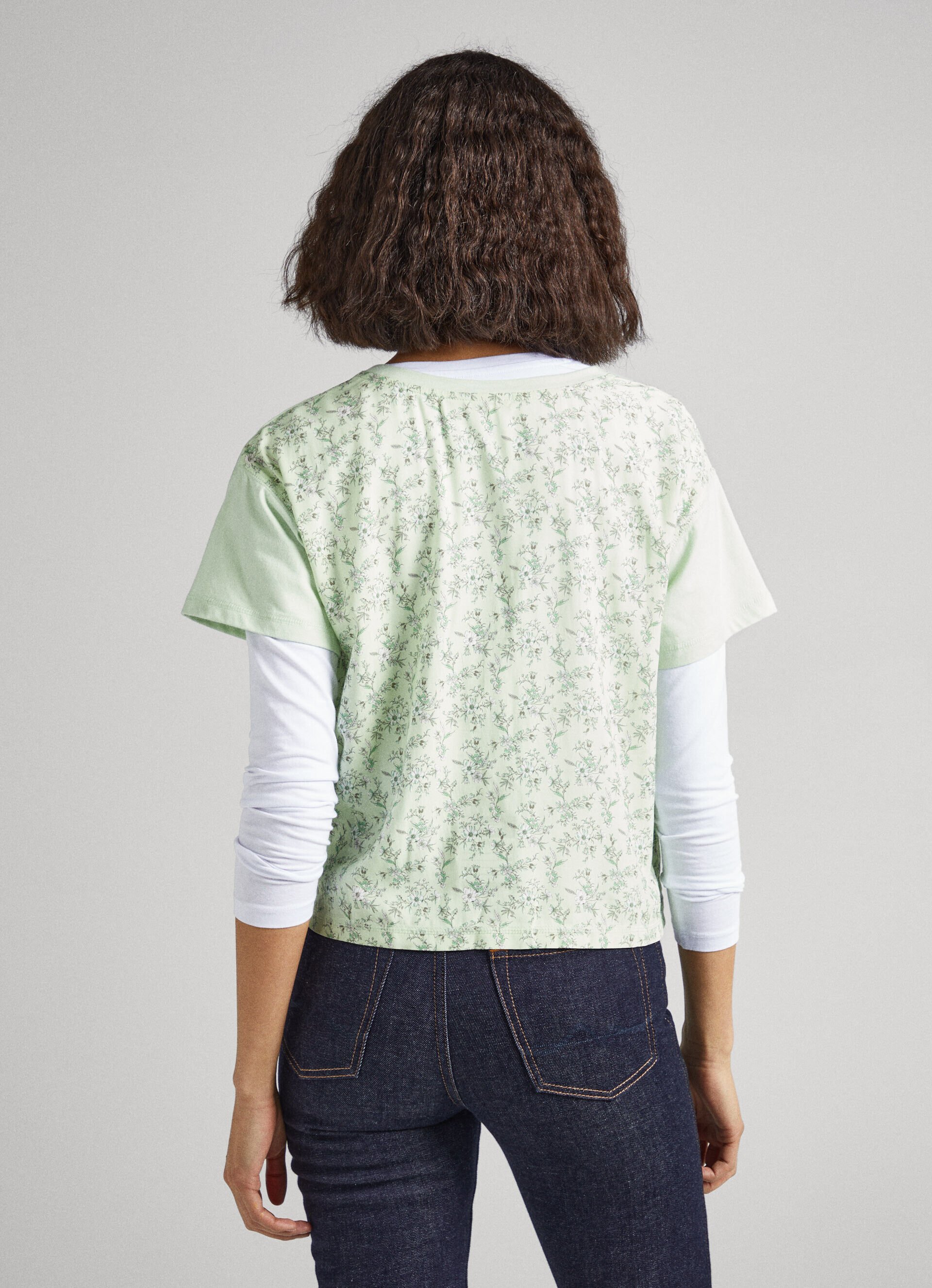 CAMISETA COM ESTAMPA FLORAL - verde claro