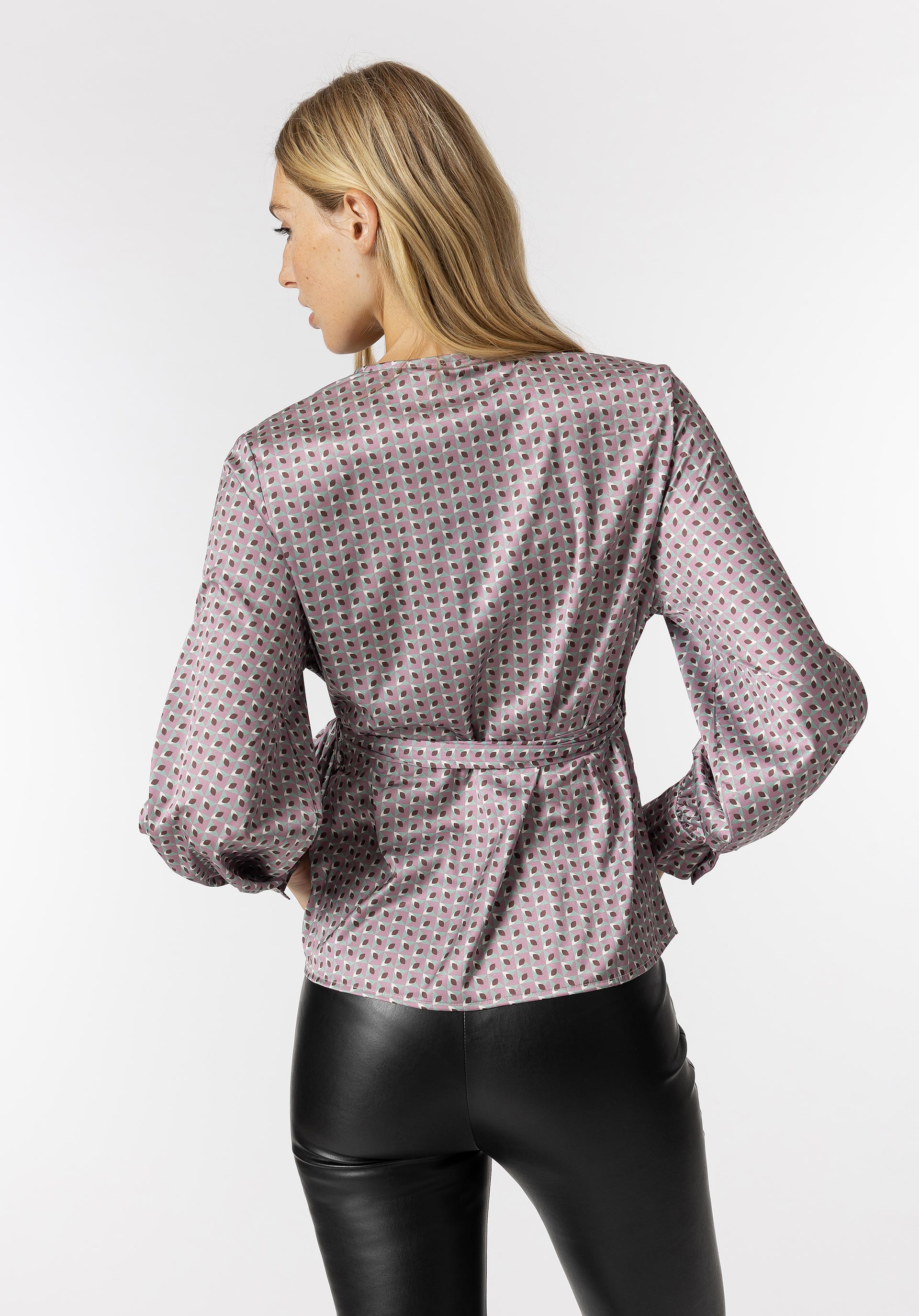Blusa Acetinada Cruzada