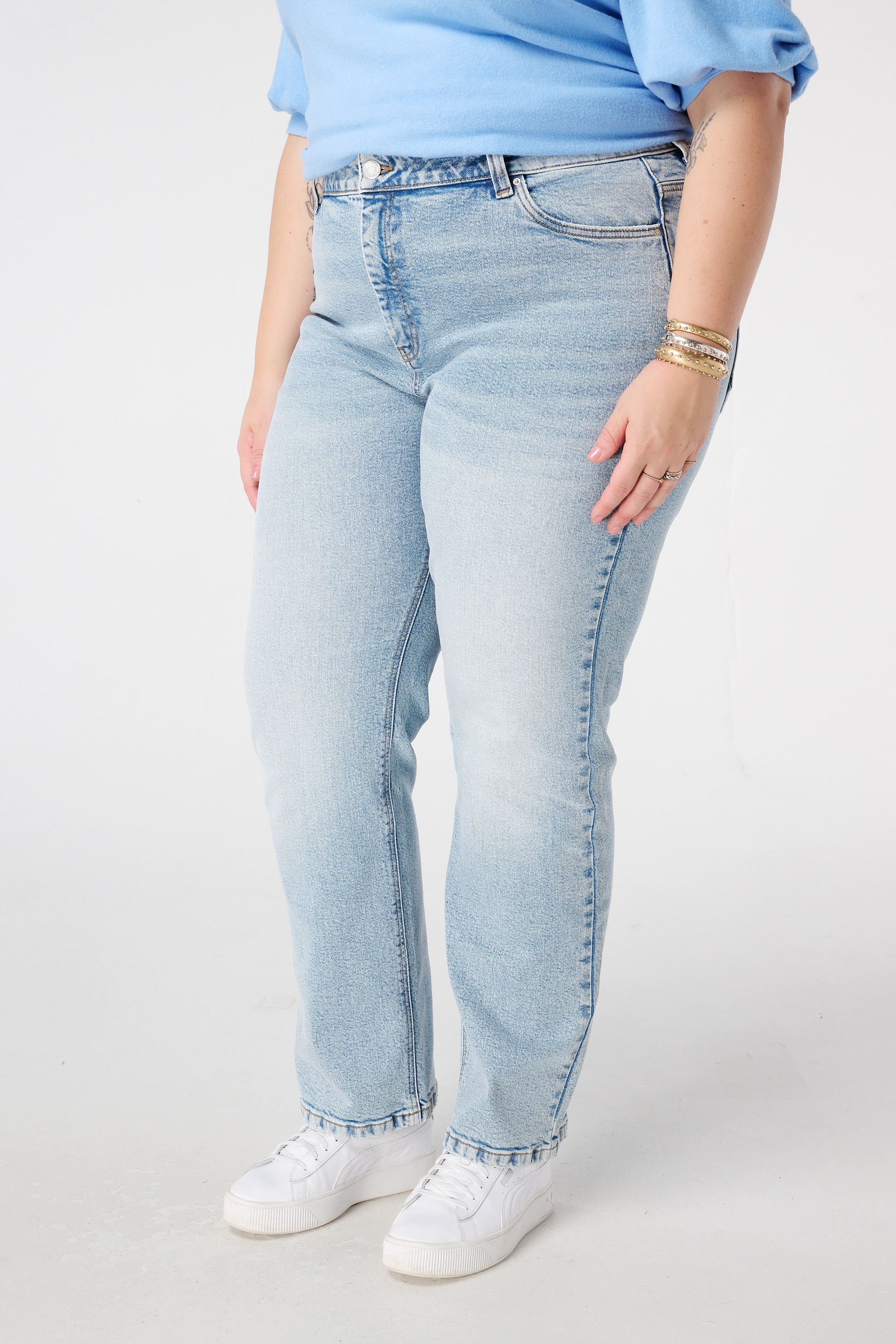 Straight leg jeans met mid waist Bleached Denim