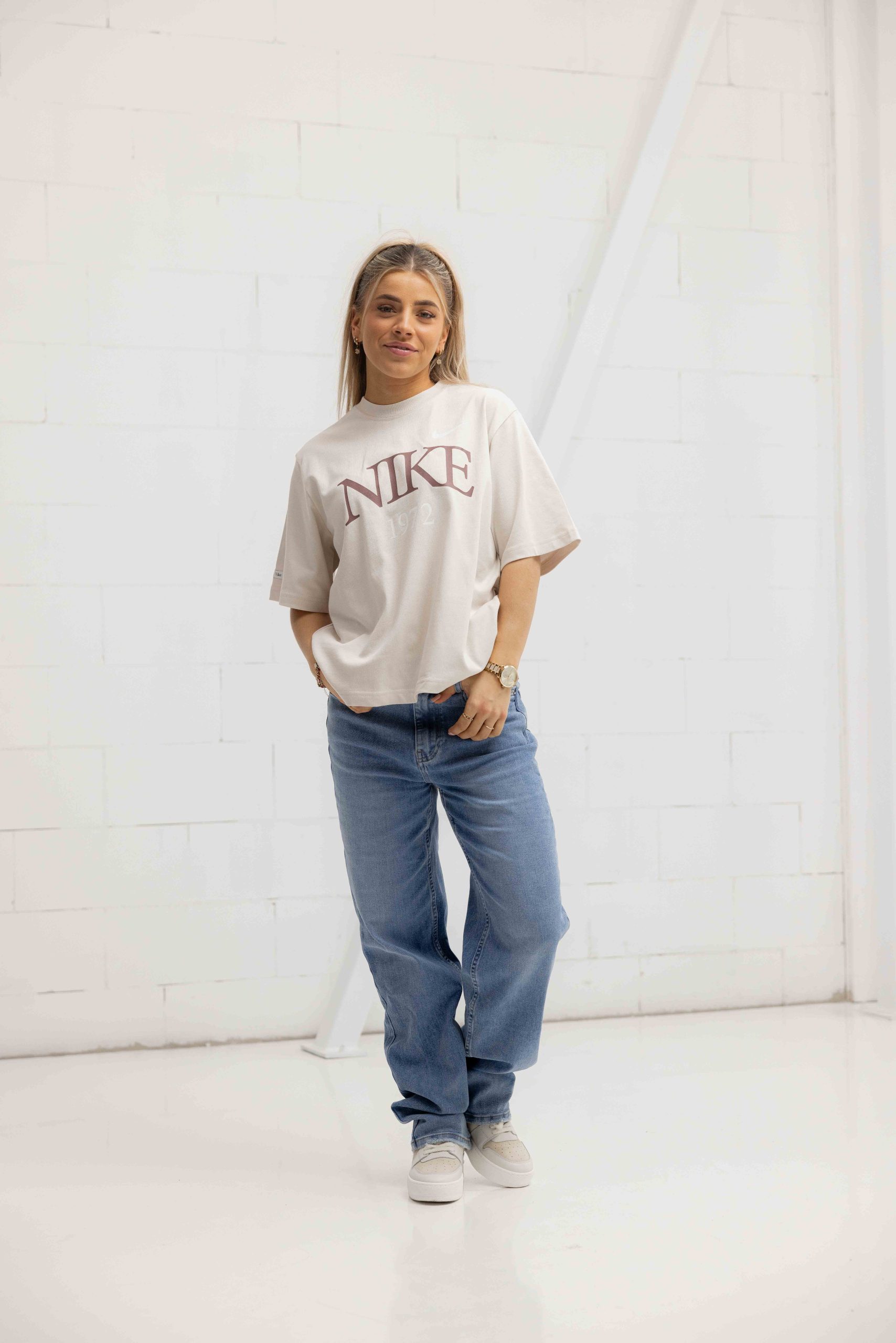 Nike Sportswear Classic T-Shirt Dames Beige