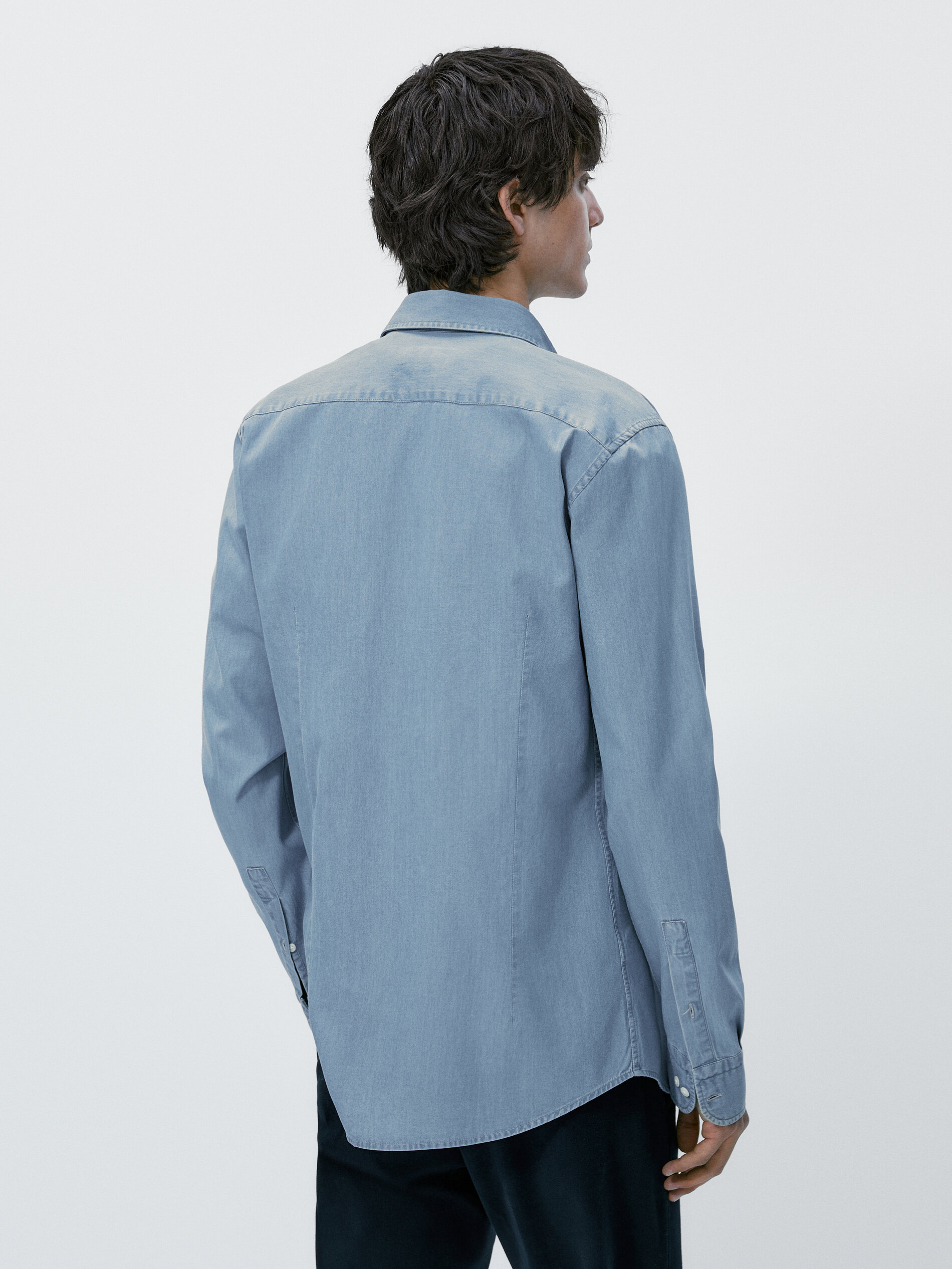 Camisa jeans com lavagem lixívia slim fit - Azul Claro