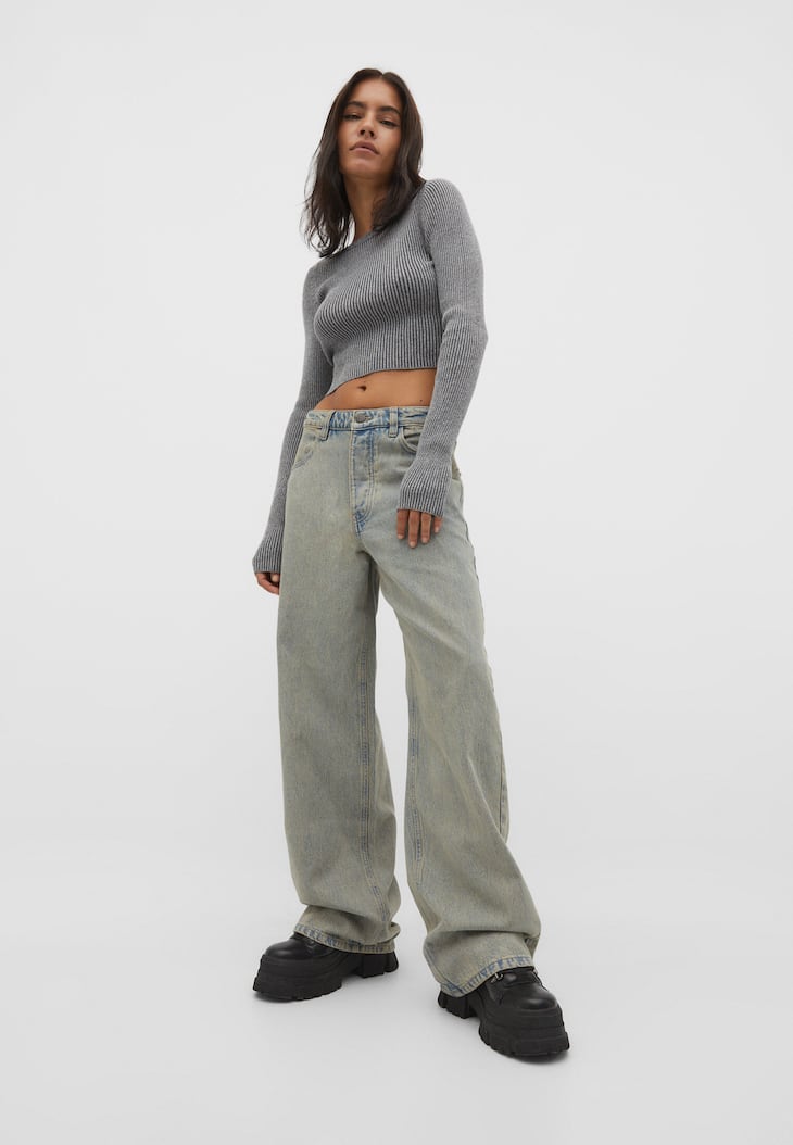 Calça jeans de cintura baixa e pernas largas