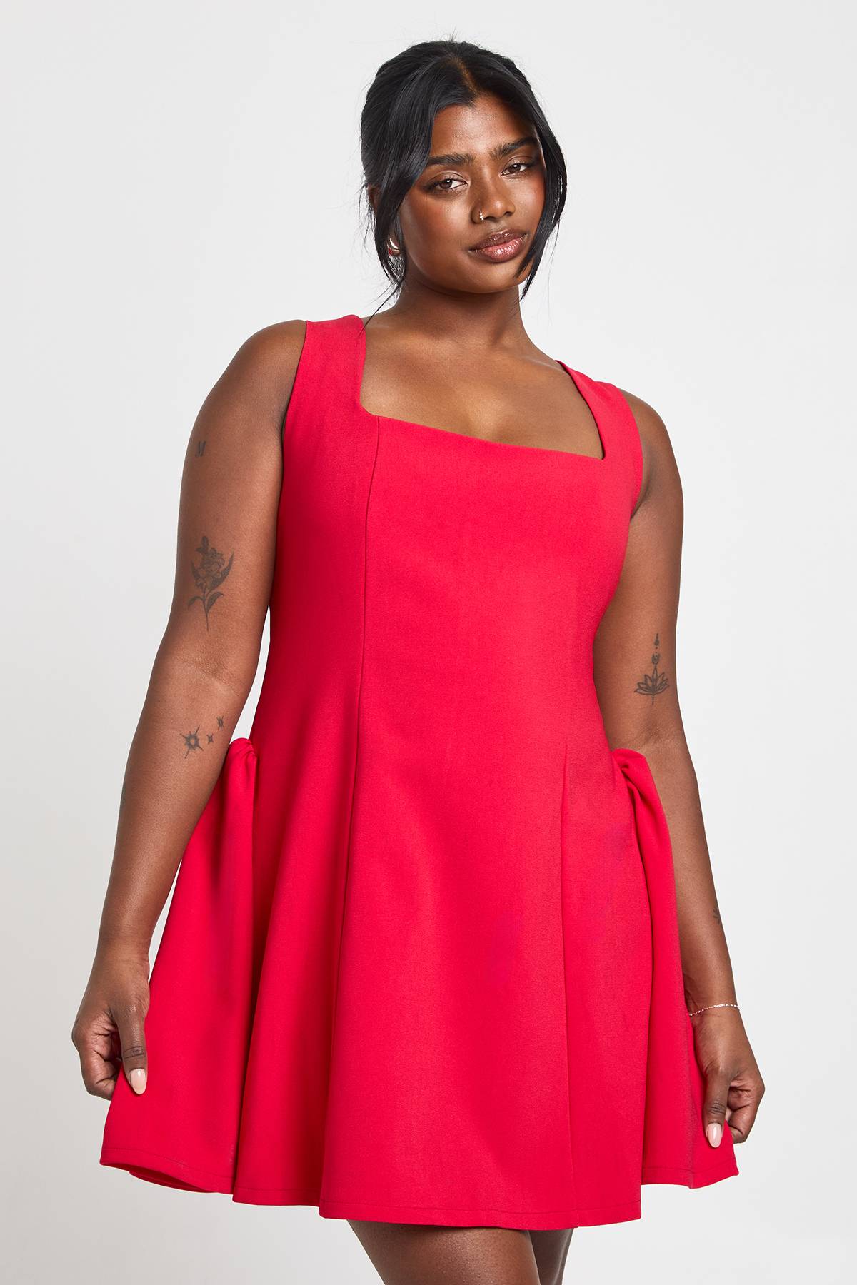boohoo Robe Mini Grande Taille À Encolure Carrée Et Jupe Évasée