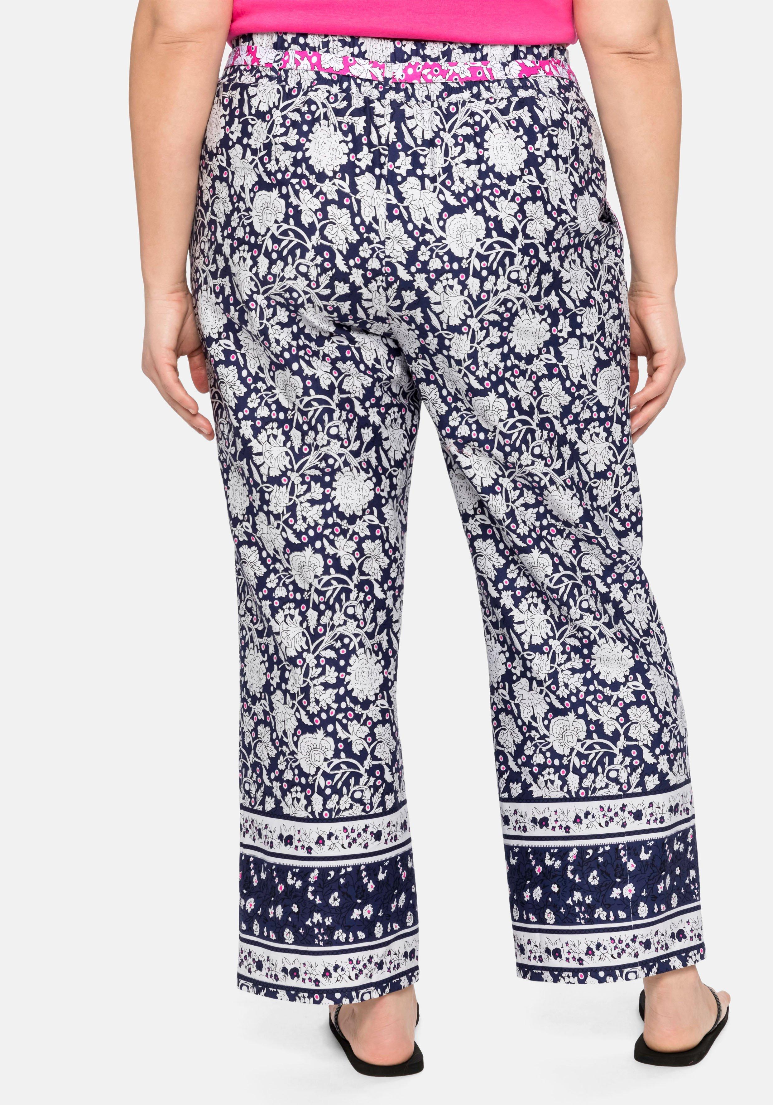 Lounge-Hose mit Blumendruck und Gürtel