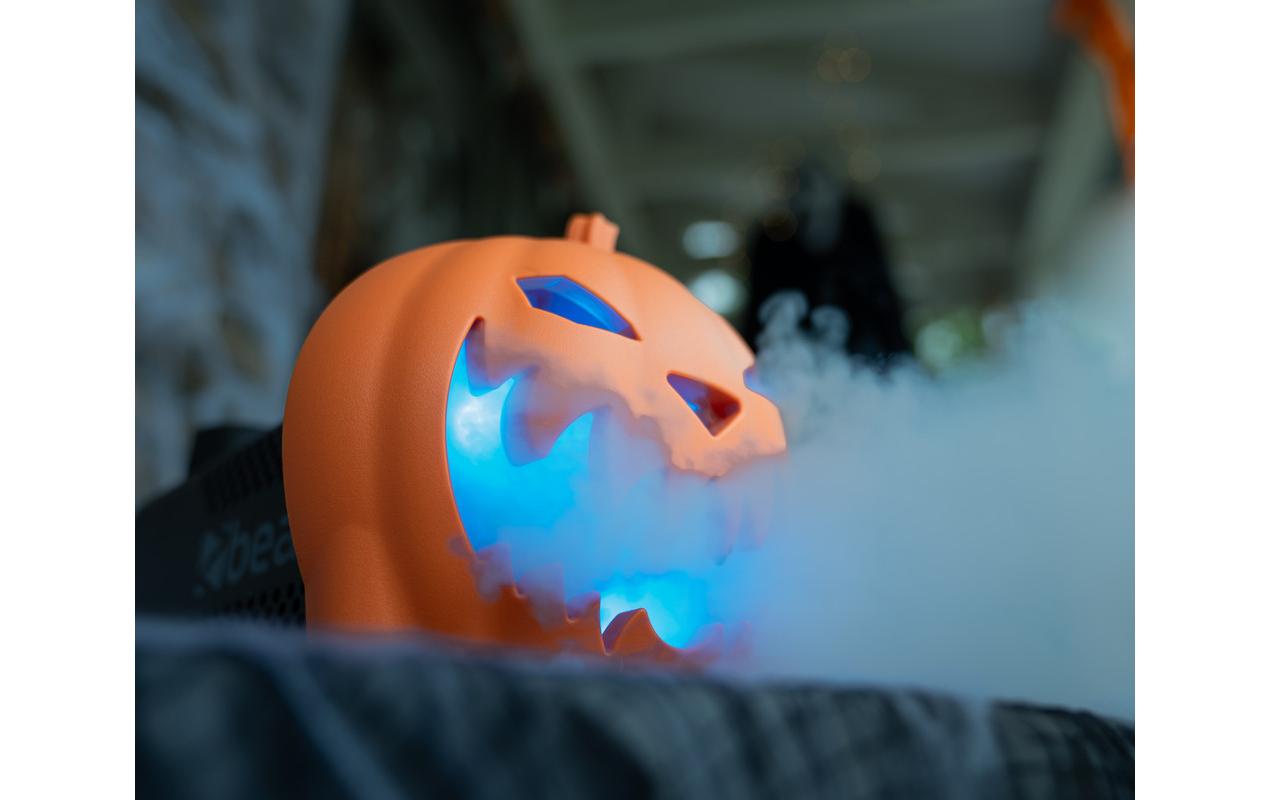 Nebelmaschine S553L Halloween SetNebelmaschine mit RGB LEDs und Halloween Kürbis Aufsatz