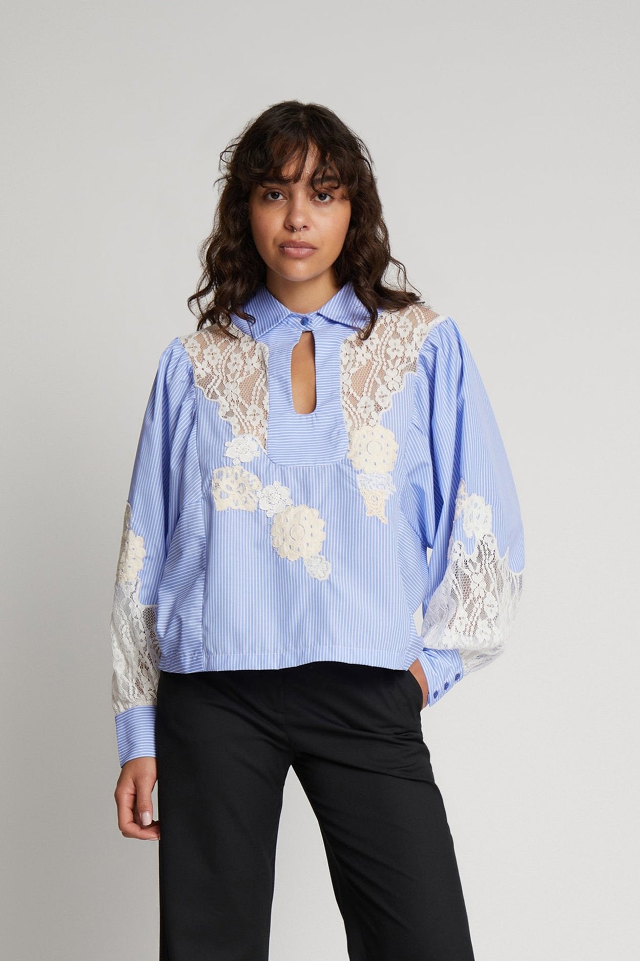 MUNTHE  Shellcu bluse - blå