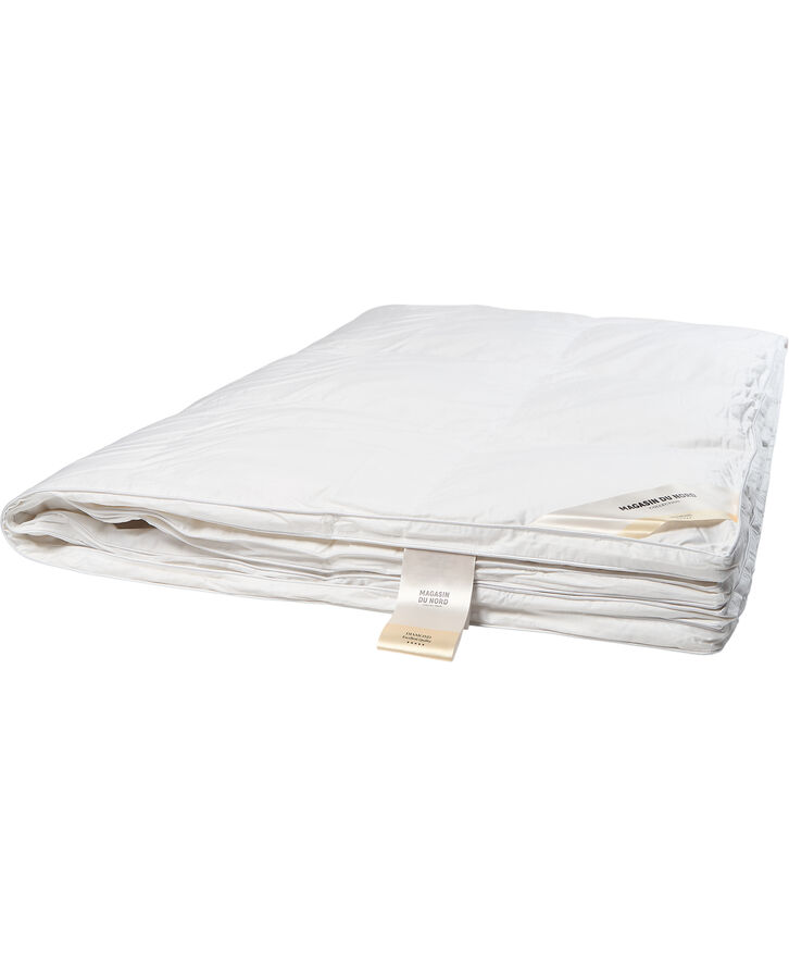 Magasin du Nord Collection Diamant Gåsedunsdyne - Let 140x220 cm. Hvid