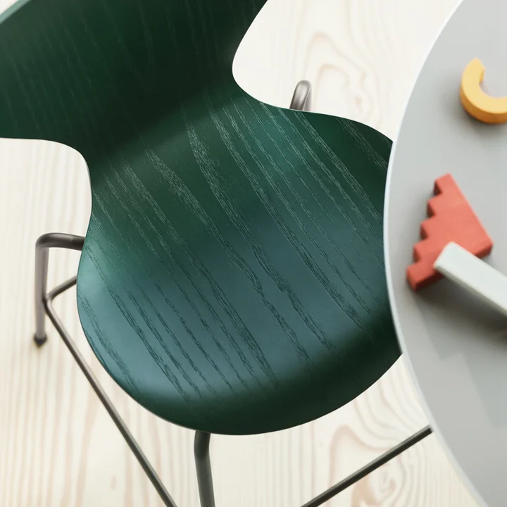 Fritz Hansen - Serie 7 Junior Stuhl, Brown Bronze / burnt yellow