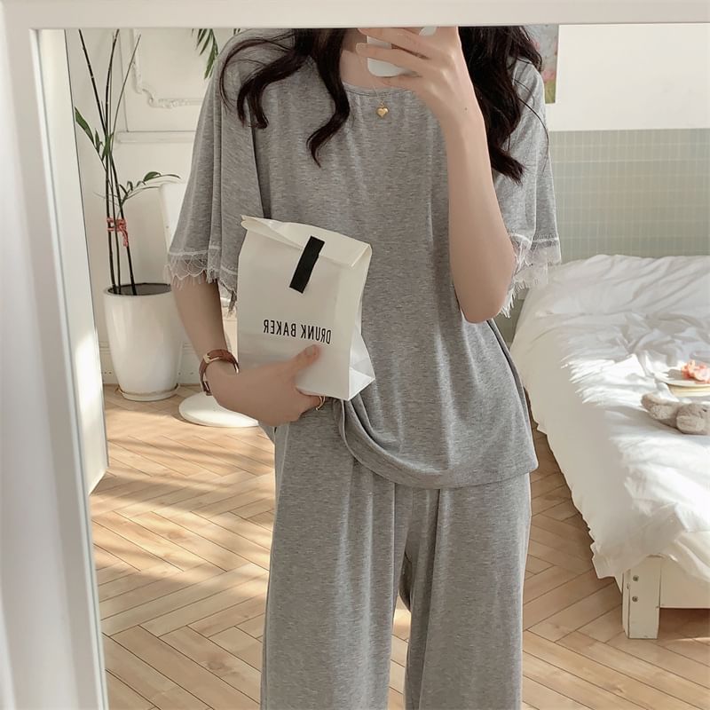 Sadelle - Pyjama T-shirt met korte mouwen en kantversiering, korte broek / shorts / broek / set