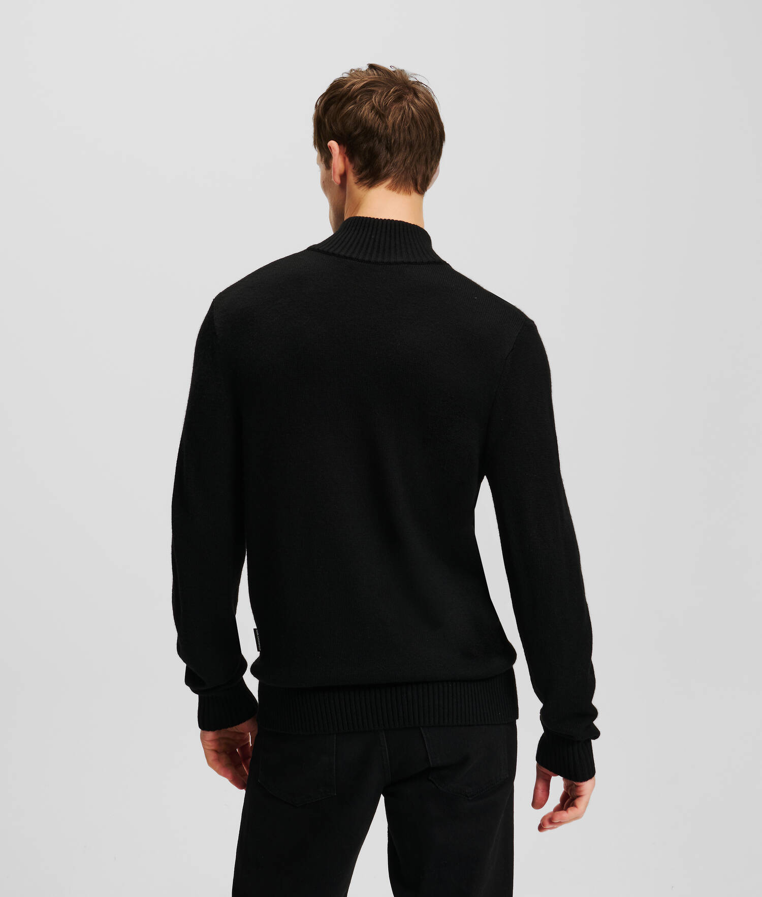 PULL À COL ROULÉ AVEC DEMI-ZIP