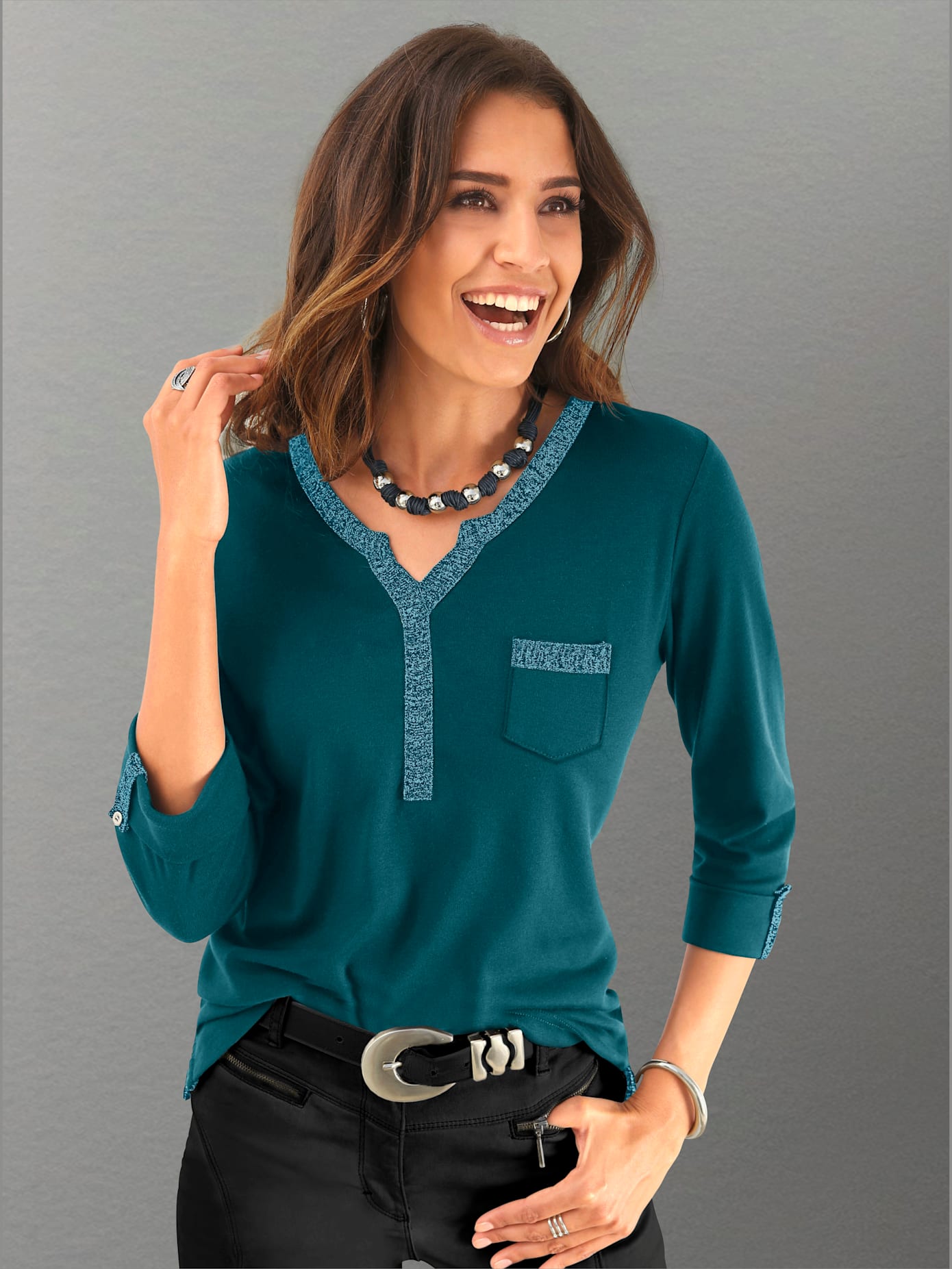 T-shirt col v imprimé manches 3/4 poche poitrine
