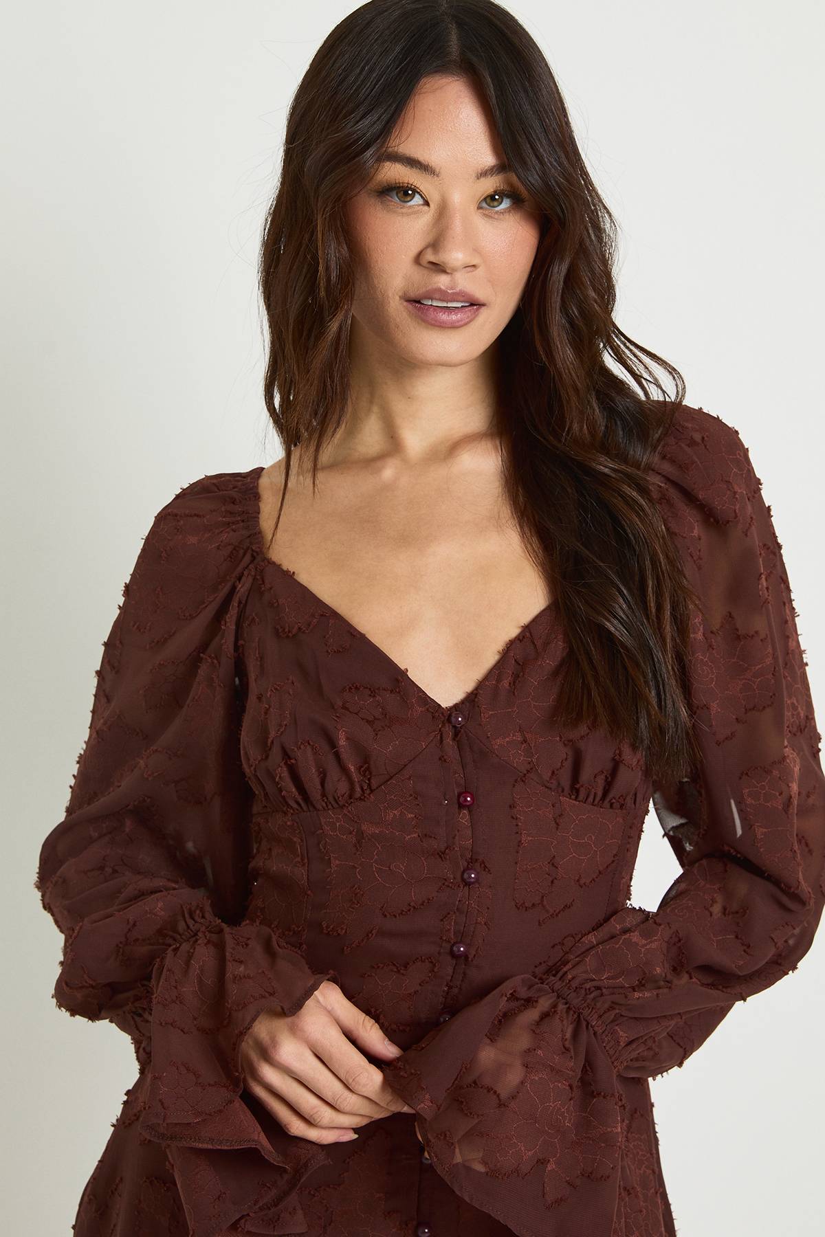 boohoo Robe Mini Grande Taille À Ourlet Godets Et Motif Floral Dévoré