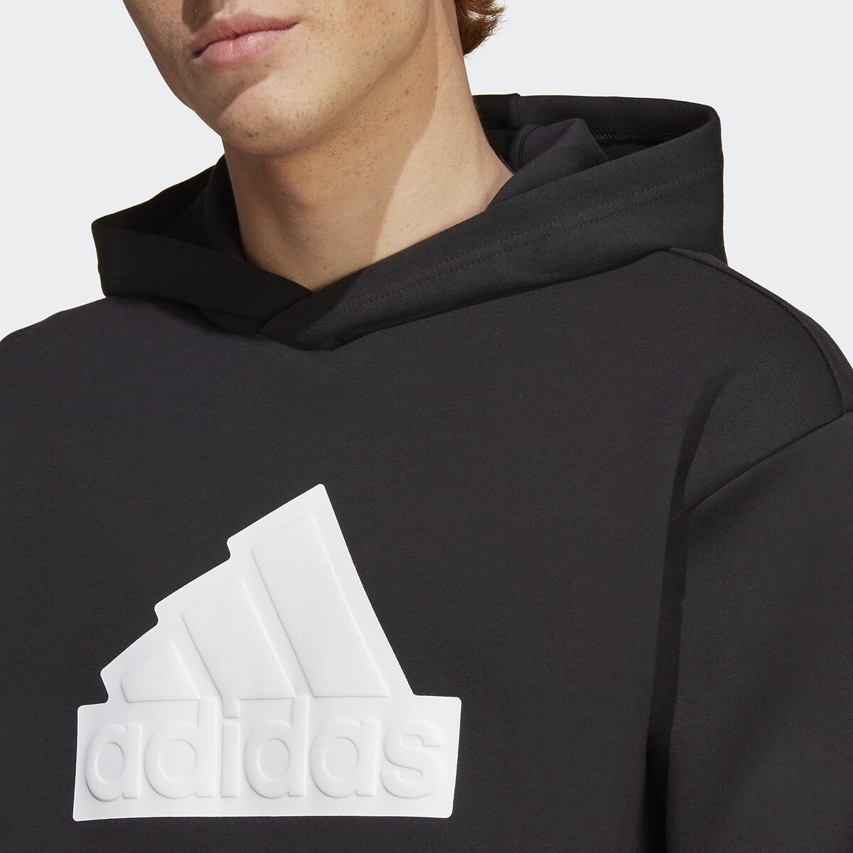ADIDAS ROUPAS ESPORTIVAS<br>Moletom com capuz e logotipo em relevo
