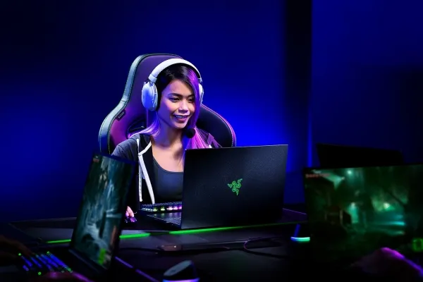 [OUTLET] - Razer BlackShark V2 PRO - 2023 Edition - headset - fuld størrelse - Bluetooth/2,4 GHz radiofrekvens - trådløs - støjisolerende - hvid