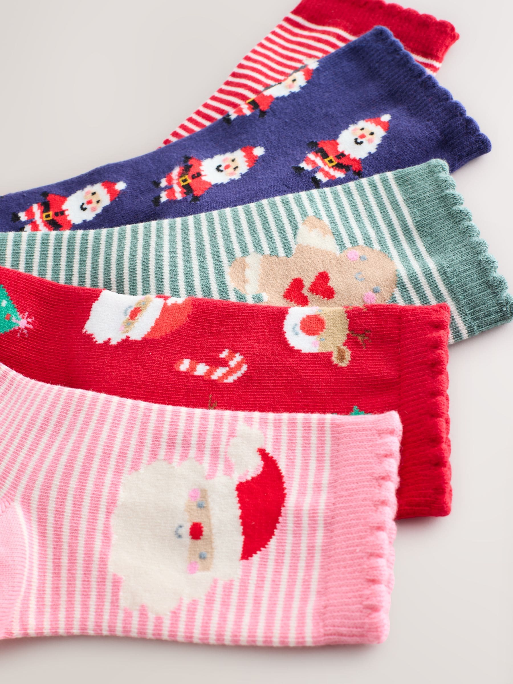 Rood, Groen en Marineblauw - Set van 5 paar enkelsokken met kerstfiguren en een hoog katoengehalte