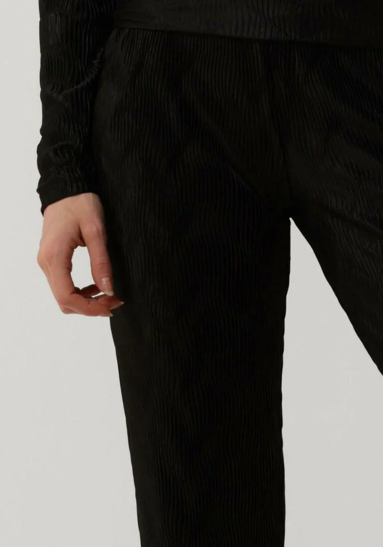 ANOTHER LABEL zwarte another label pantalon garcelle pleated pants