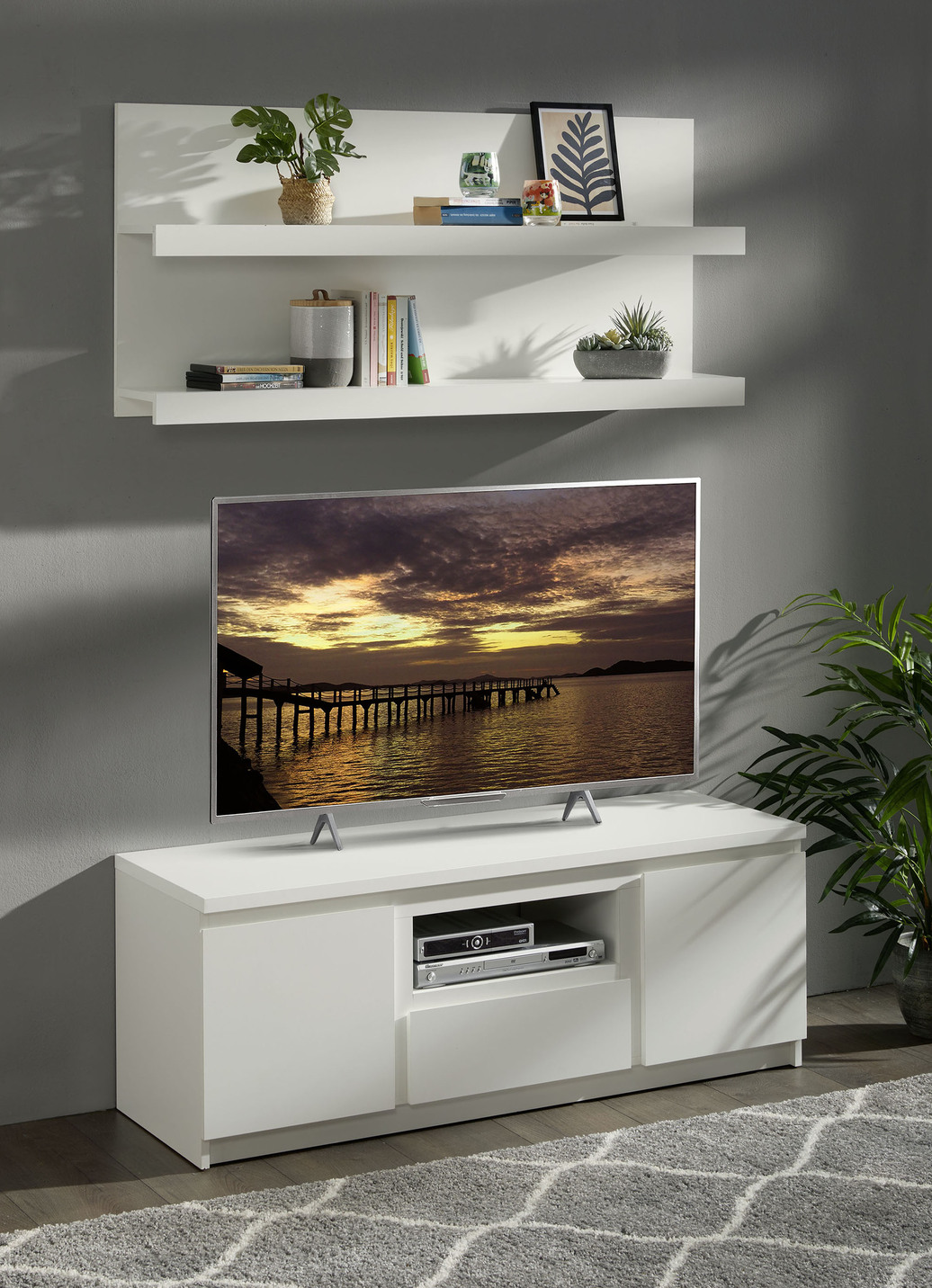 TV-Longboard mit Wandboard in modernem Design