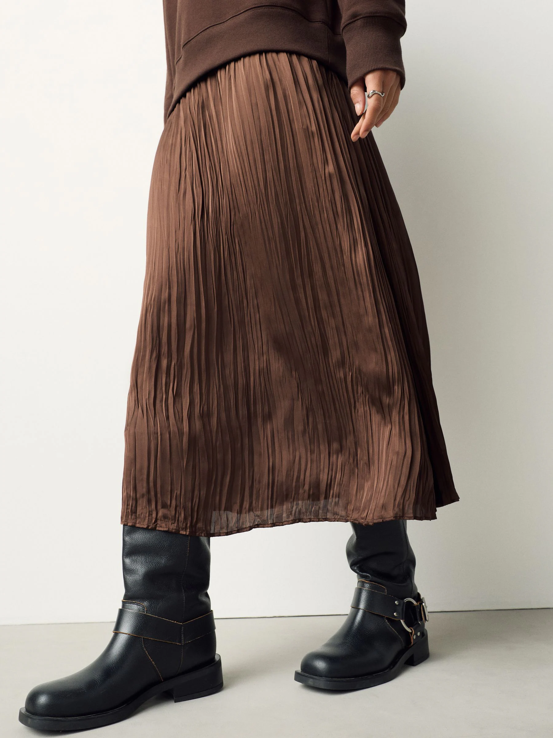 Chocoladebruine borduurwerk - 2-In-1 Sweatshirt With Satin Midi Skirt