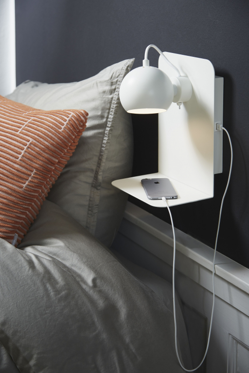 Frandsen Ball wandlamp met usb-poort mat wit