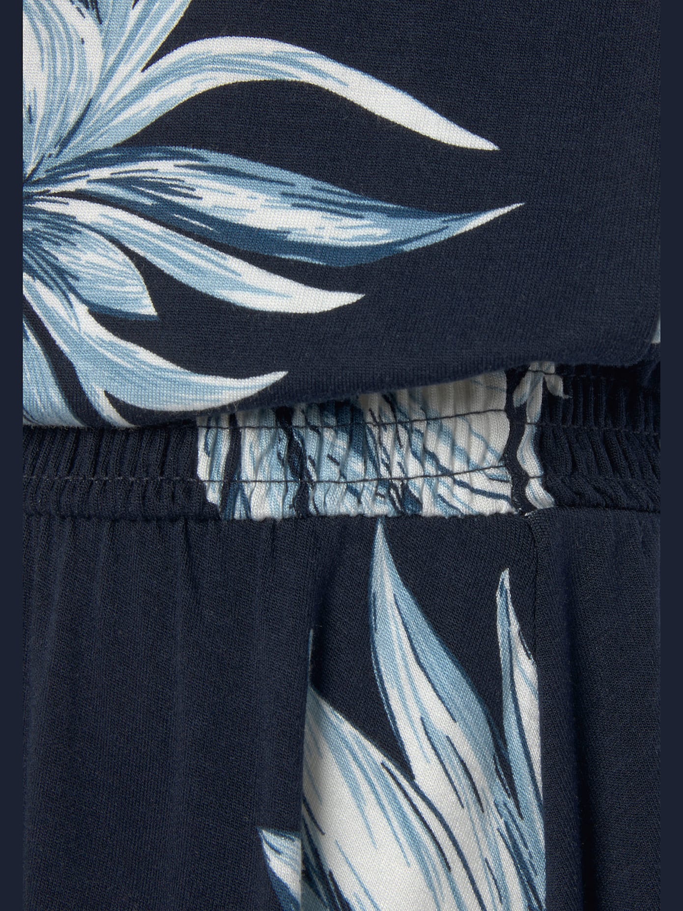 Robe en jersey encolure ronde fendue