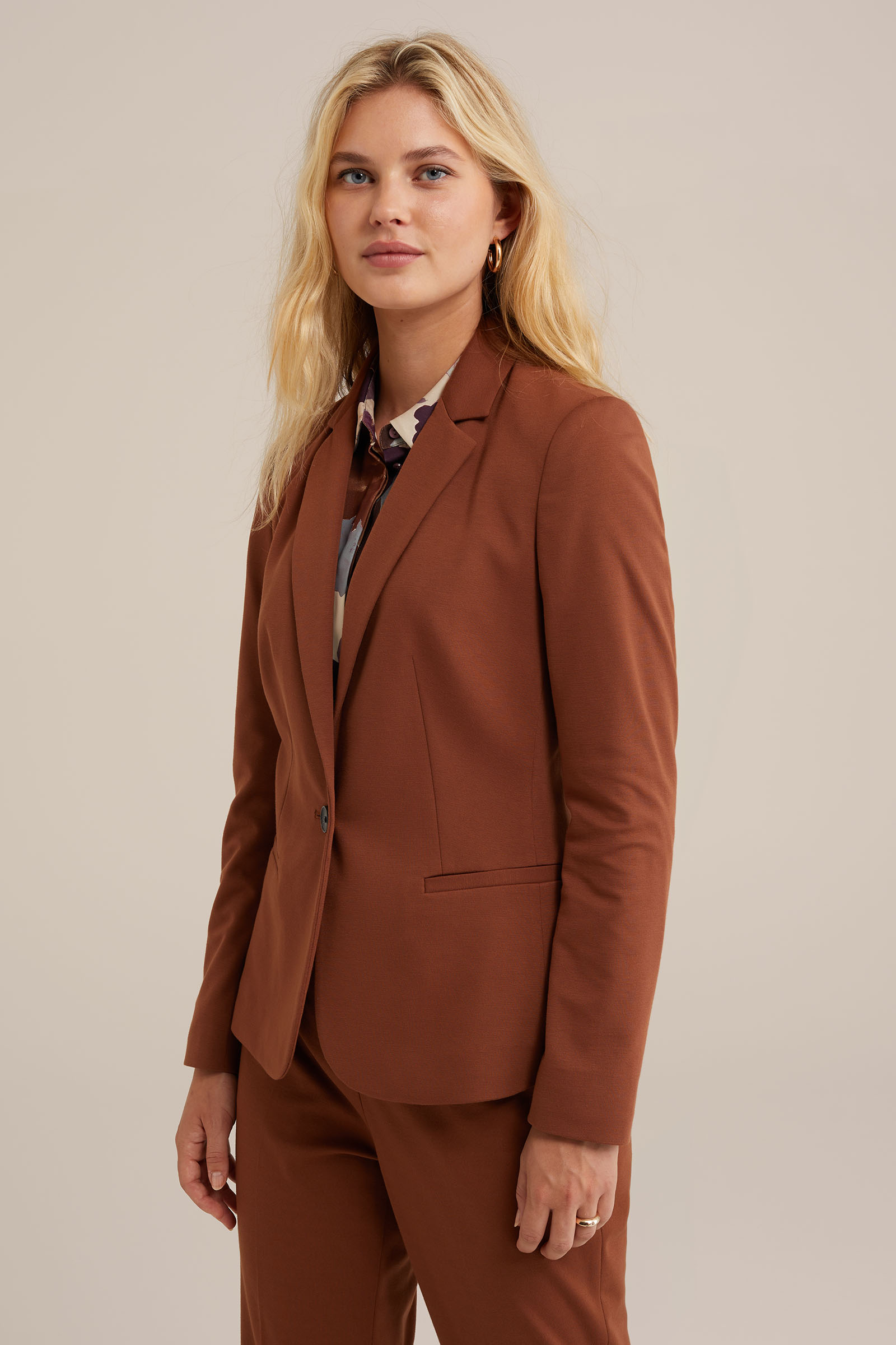 getailleerde jersey-stretch blazer WE Fashion Kaneelbruin