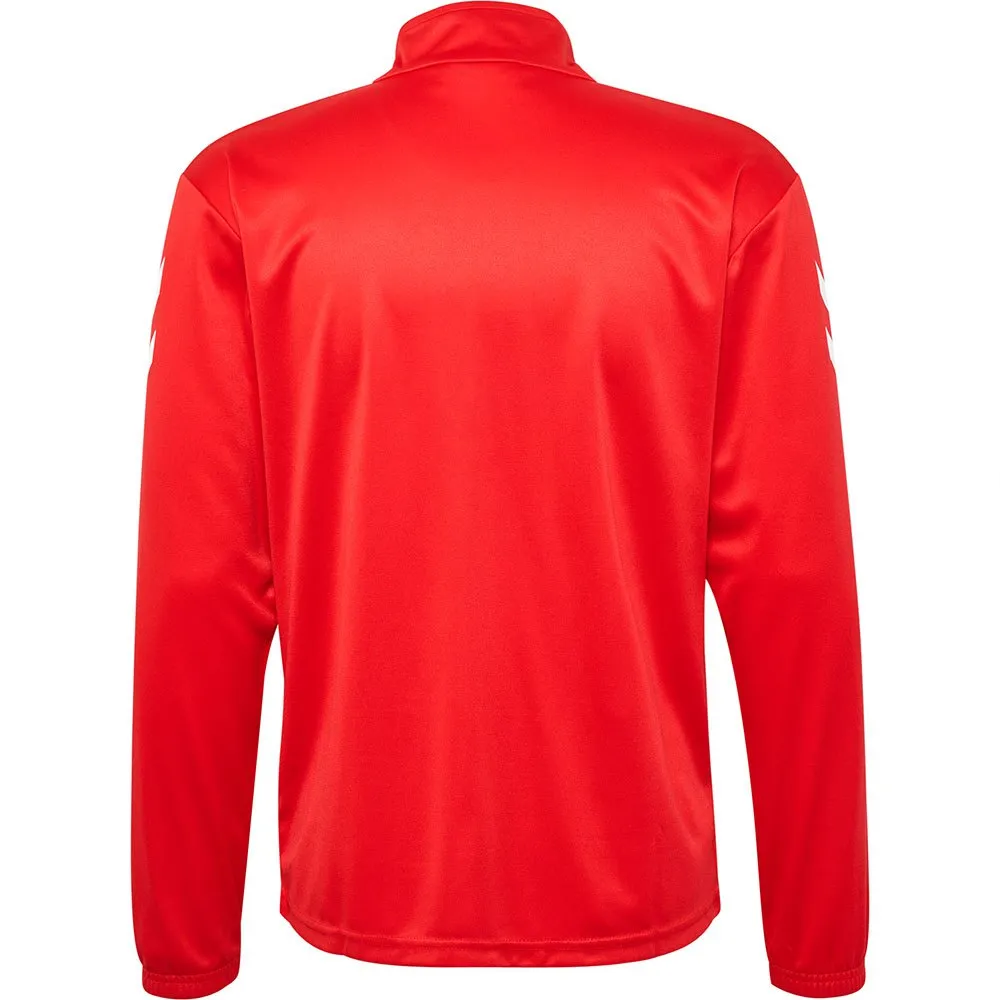 Conjunto esportivo com o logotipo da Hummel