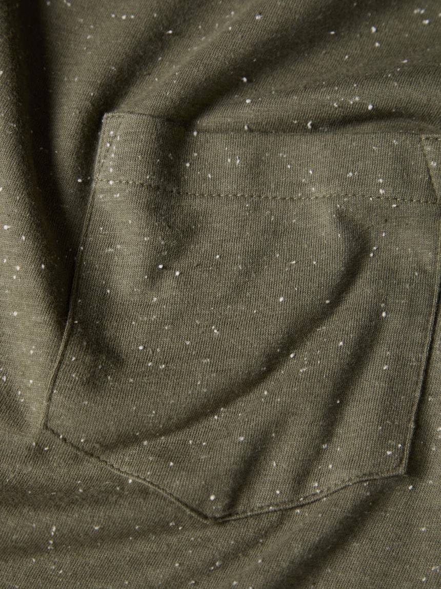 T-shirt em algodão com bolso